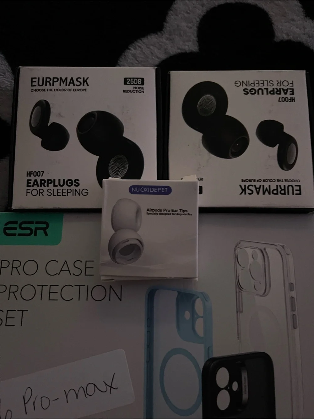 Case15/16 screen protector 3pk iPhone 16 Pro Max(look @pic) cords NOT 4 iPhone